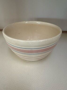 Vintage McCoy 10" Bowl BeeHive Roseville,OH Blue/Pink 1910-1990 Good Condition
